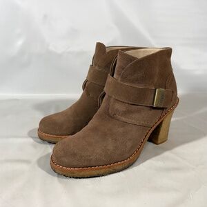 UGG Australia Brienne Suede Leather Buckle Ankle Boots Heels Gum Sole Size 8.5